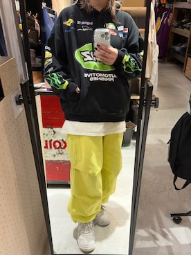 「アイテム（カーゴパンツ、イエロー系）」を使った、ののさん（レディース・159cm）の冬コーディネート