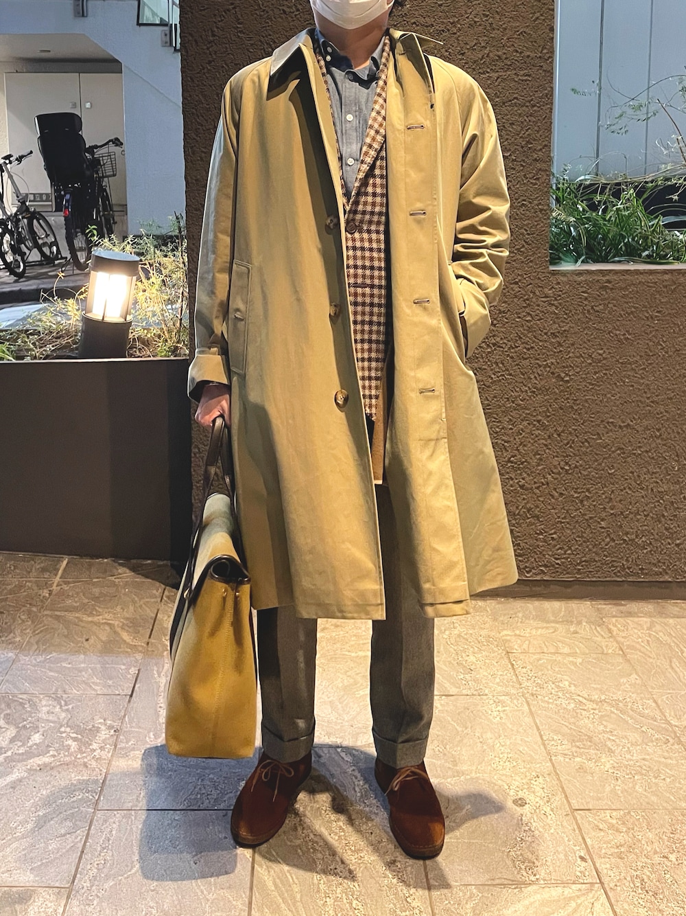 「バルカラーコート、ステンカラーコート、ジャケット、ガンクラブチェック、スラックス、デザートブーツ、クラークス、シャンブレーシャツ、ootd」｜「BEAMS Fのアイテム（ステンカラーコート、グリーン系）」を使った、ふーがさん（メンズ・172cm）の冬コーディネートの1枚目の写真