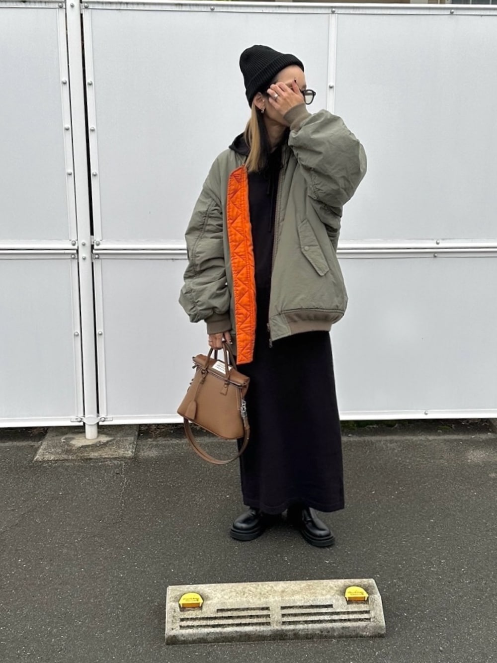 「ニットワンピース、フーディーワンピース、ブラックワンピース、MA-1、ニット帽、詳細はInstagram」｜「CIAOPANIC TYPYの∴【ユニセックス】2WAYボリュームスリーブMA‐1（MA-1、グリーン系）」を使った、amoriaさん（レディース・152cm）の秋コーディネートの1枚目の写真
