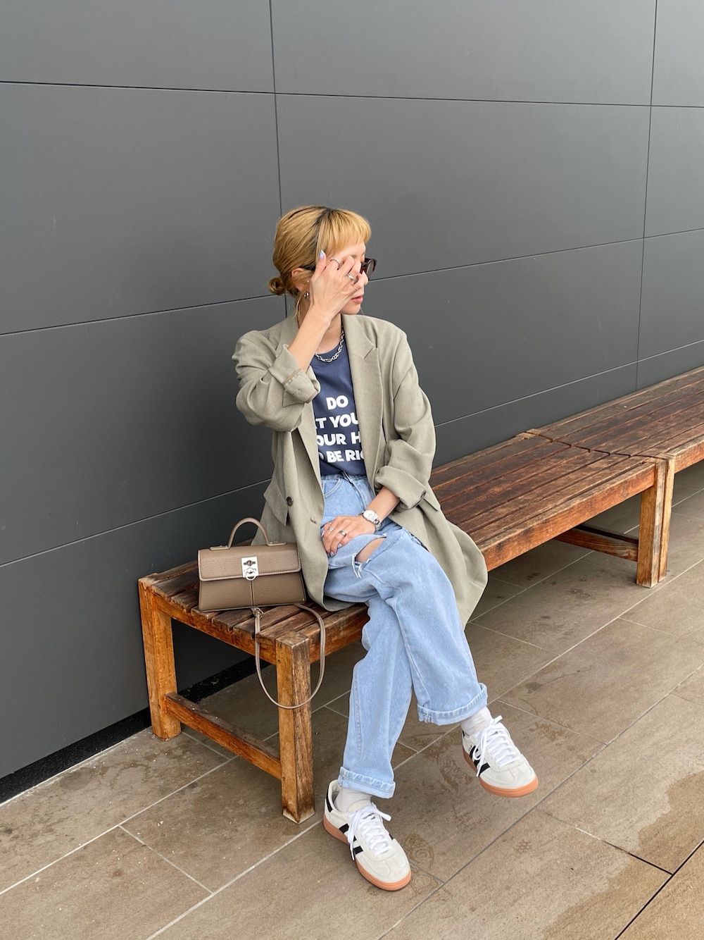 「春ジャケット、ジャケットコーデ、ロゴT、デニムコーデ、詳細はInstagram」｜「ANGIEのメッセージ ロゴ プリント Tシャツ（Tシャツ/カットソー、ブルー系）」を使った、amoriaさん（レディース・152cm）の春コーディネートの1枚目の写真