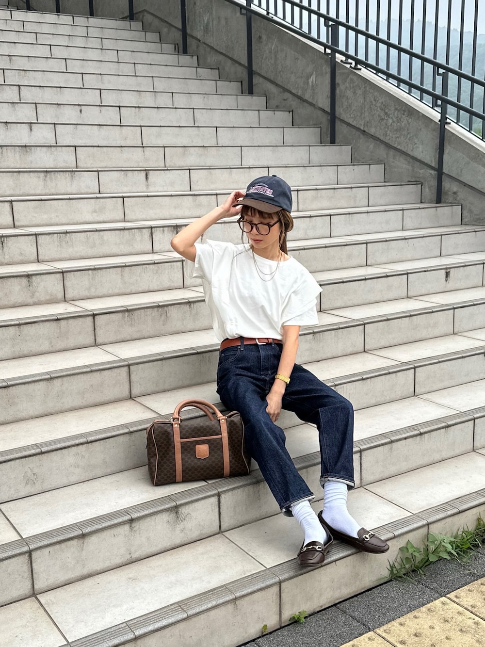 「白Tシャツ、ワンウォッシュデニム、ローファー、トラッド、大人カジュアル、詳細はInstagram」｜「eachのラッフルフリルスリーブコンパクトTシャツ（Tシャツ/カットソー、ホワイト系）」を使った、amoriaさん（レディース・152cm）の夏コーディネートの1枚目の写真