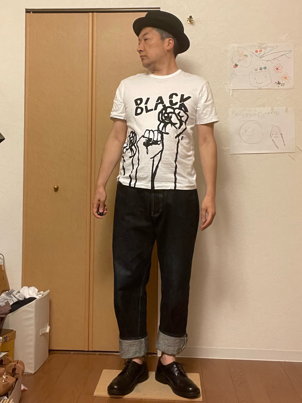 「ゆみっつ春のロゴまつり2023」｜「BLACK COMME des GARCONSのアイテム（Tシャツ/カットソー、ホワイト系）」を使った、ikutaroさん（メンズ・177cm）の春コーディネートの1枚目の写真