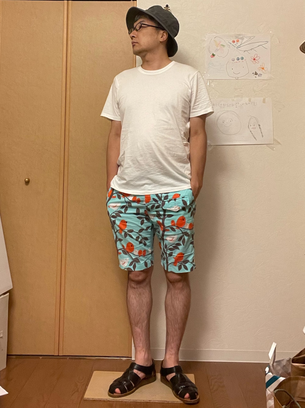「UNIQLOのアイテム（Tシャツ/カットソー、ホワイト系）」を使った、ikutaroさん（メンズ・177cm）の夏コーディネートの1枚目の写真