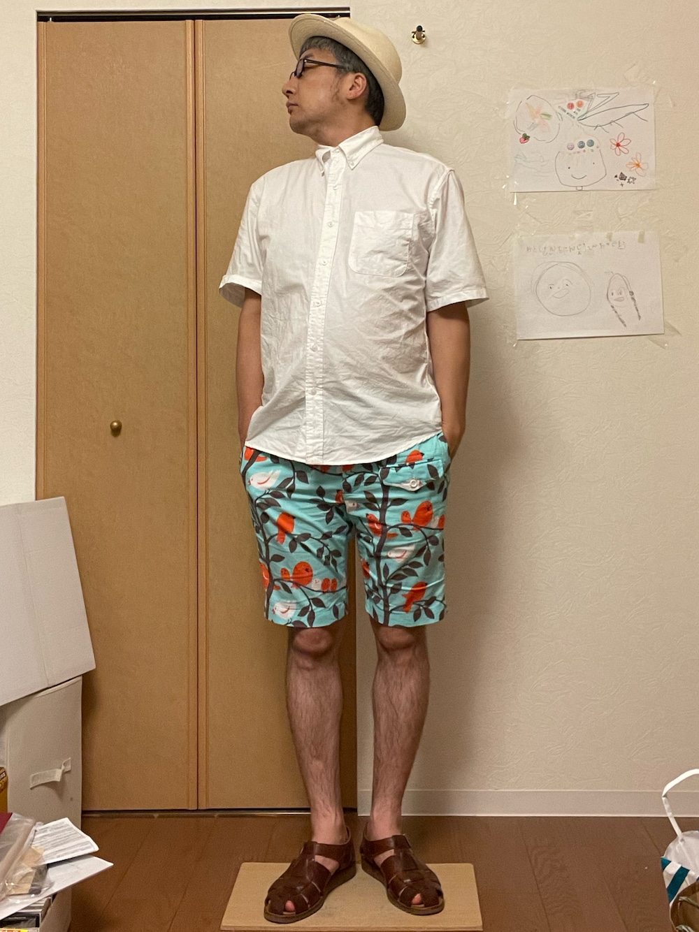 「UNIQLOのアイテム（シャツ/ブラウス、ホワイト系）」を使った、ikutaroさん（メンズ・177cm）の夏コーディネートの1枚目の写真