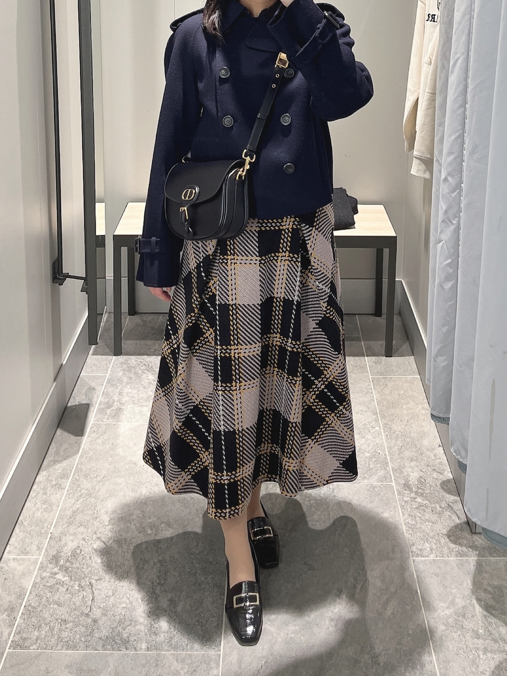 「冬コーデ、お出かけコーデ、休日コーデ、christian dior、Dior、ショルダーバッグ、Max Mara、DIANA、チェックスカート、ピーコート、ネイビー、ブラック、秋冬コーデ、低身長女子、マイベストコーデ2022」｜「Weekend Max Maraのアイテム（ジャケット/アウター、ブルー系）」を使った、pinoさん（レディース・156cm）の冬コーディネートの1枚目の写真