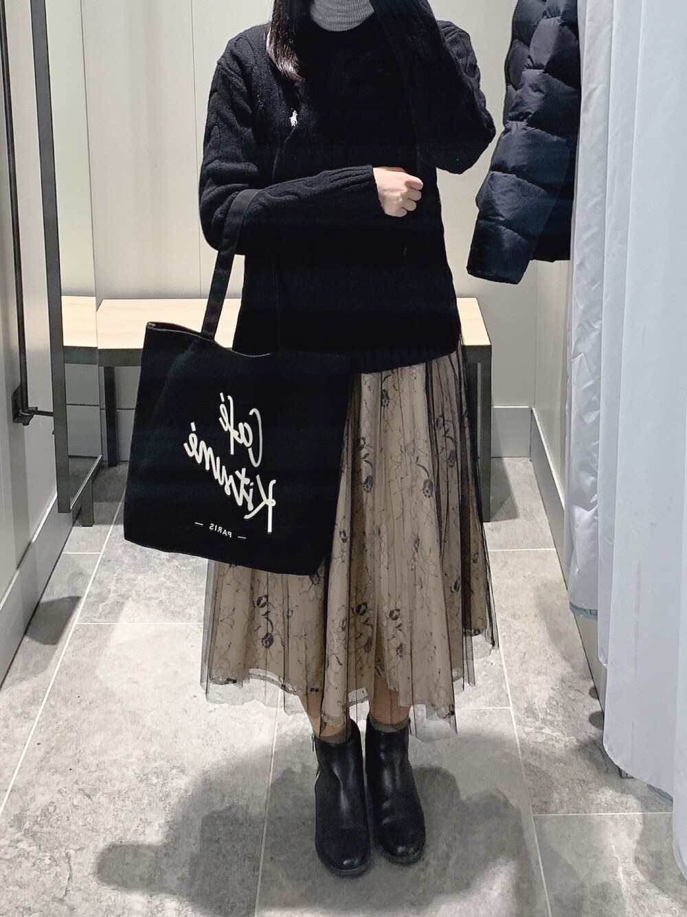 「シンプル、ootd、オトナ女子、オトナカジュアル、低身長女子、ブーツ、冬コーデ、きれいめカジュアル、モノトーンコーデ、ブラック、黒、ワントーンコーデ、Ralph Lauren、ラルフローレン、MAISON KITSUNE」｜「POLO RALPH LAURENのケーブルニット クルーネック セーター（ニット/セーター、ブラック系）」を使った、pinoさん（レディース・156cm）の冬コーディネートの1枚目の写真