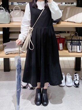 「巾着バッグ」｜「アイテム（レインシューズ）」を使った、pinoさん（レディース・156cm）の秋コーディネート