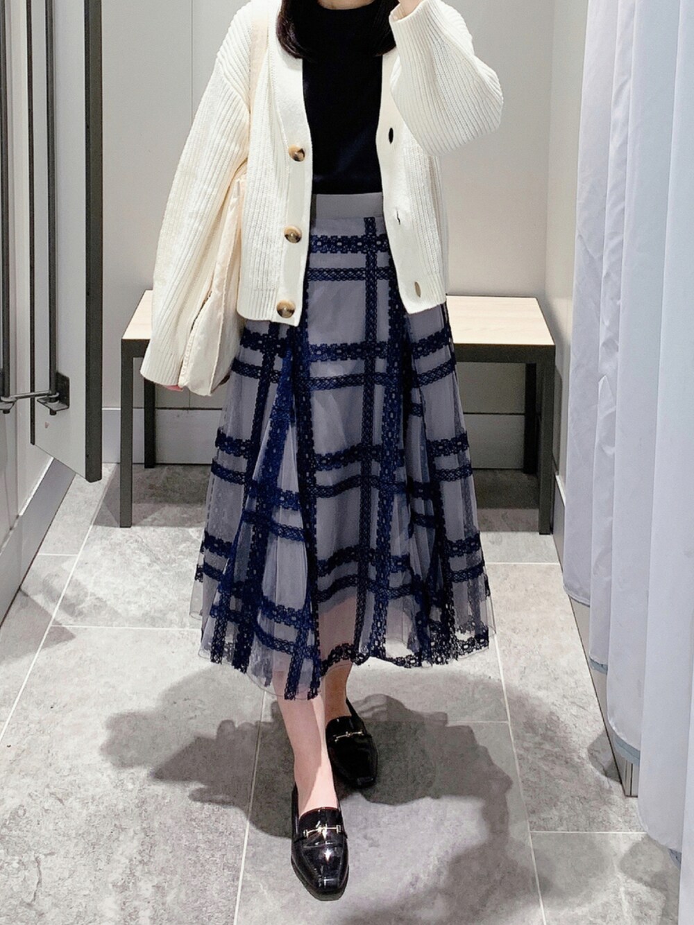 「H&M、UNIQLO、snidel、ユニクロ、ootd、秋服、ゆるコーデ、着回しコーデ、オトナカジュアル、秋コーデ、秋冬コーデ、おしゃれさんと繋がりたい、オトナ女子、きれいめカジュアル、だから秋服が好き」｜「UNIQLOのクルーネックT（半袖）（Tシャツ/カットソー、ブラック系）」を使った、pinoさん（レディース・156cm）の秋コーディネートの1枚目の写真