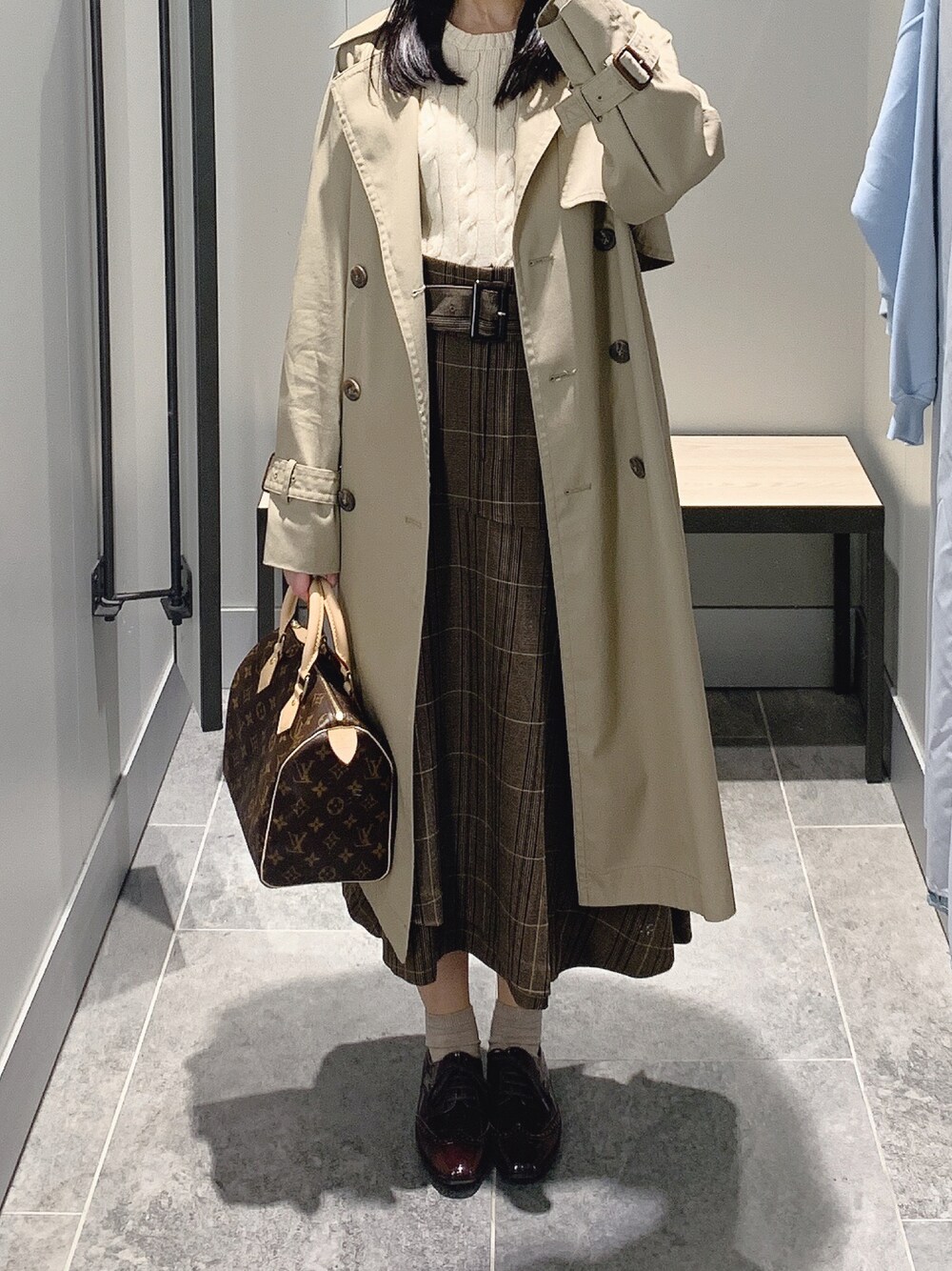 「春服みてみて、休日スタイル、大人コーデ、キレイめ、きれいめカジュアル、オトナカジュアル、春コーデ、低身長コーデ、トレンチコート、ボストンバッグ、スピーディ25、ルイヴィトン、LouisVuitton、ラルフローレン、Ralph Lauren」｜「POLO RALPH LAURENのケーブルニット コットン セーター（ニット/セーター、ホワイト系）」を使った、pinoさん（レディース・156cm）の春コーディネートの1枚目の写真