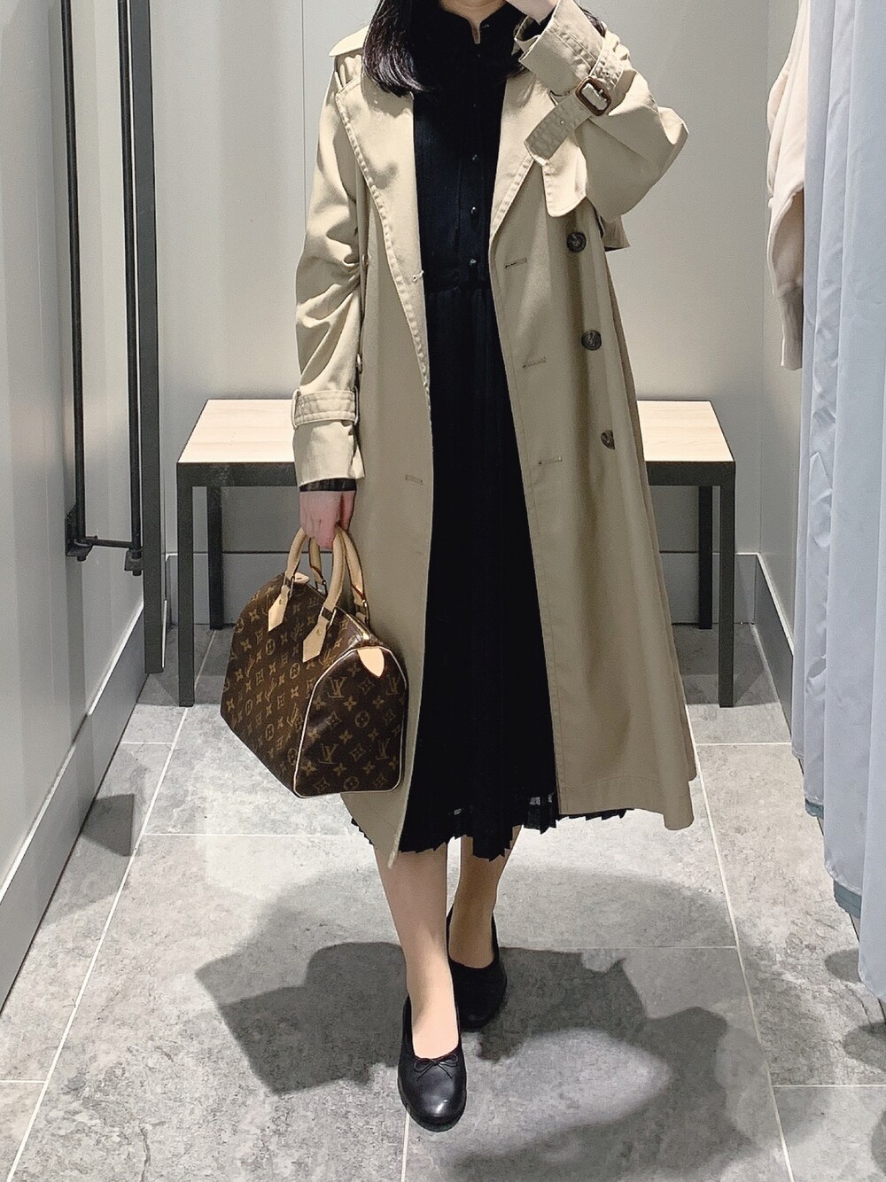 「トレンチコート、ワンピース、ootd、春、オトナ女子、オトナカジュアル、春コーデ、大人コーデ、シンプルコーデ、ワンピーススタイル、シンプル、ボストンバッグ、LouisVuitton、スピーディ25、バレエシューズ」｜「FREE'S MARTの◆ベーシックトレンチコート（トレンチコート、ベージュ系）」を使った、pinoさん（レディース・156cm）の春コーディネートの1枚目の写真