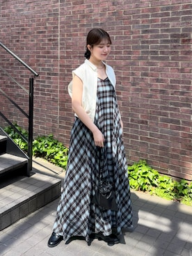 「KBF（ケイビーエフ）のチェックプリーツキャミワンピース（ワンピース、ブラウン系）」を使った、nanakaさん（レディース・155cm）の春コーディネート