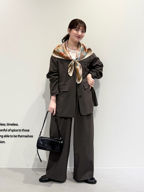 ノーカラーデザインジャケット