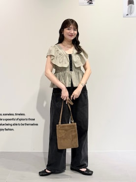 「KBF（ケイビーエフ）のフロントホックチェックフリルブラウス（シャツ/ブラウス、ベージュ系）」を使った、nanakaさん（レディース・155cm）の春コーディネート