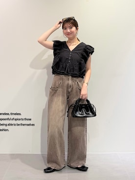 2WAYバイカラーフリルブラウスを使った人気ファッションコーディネート