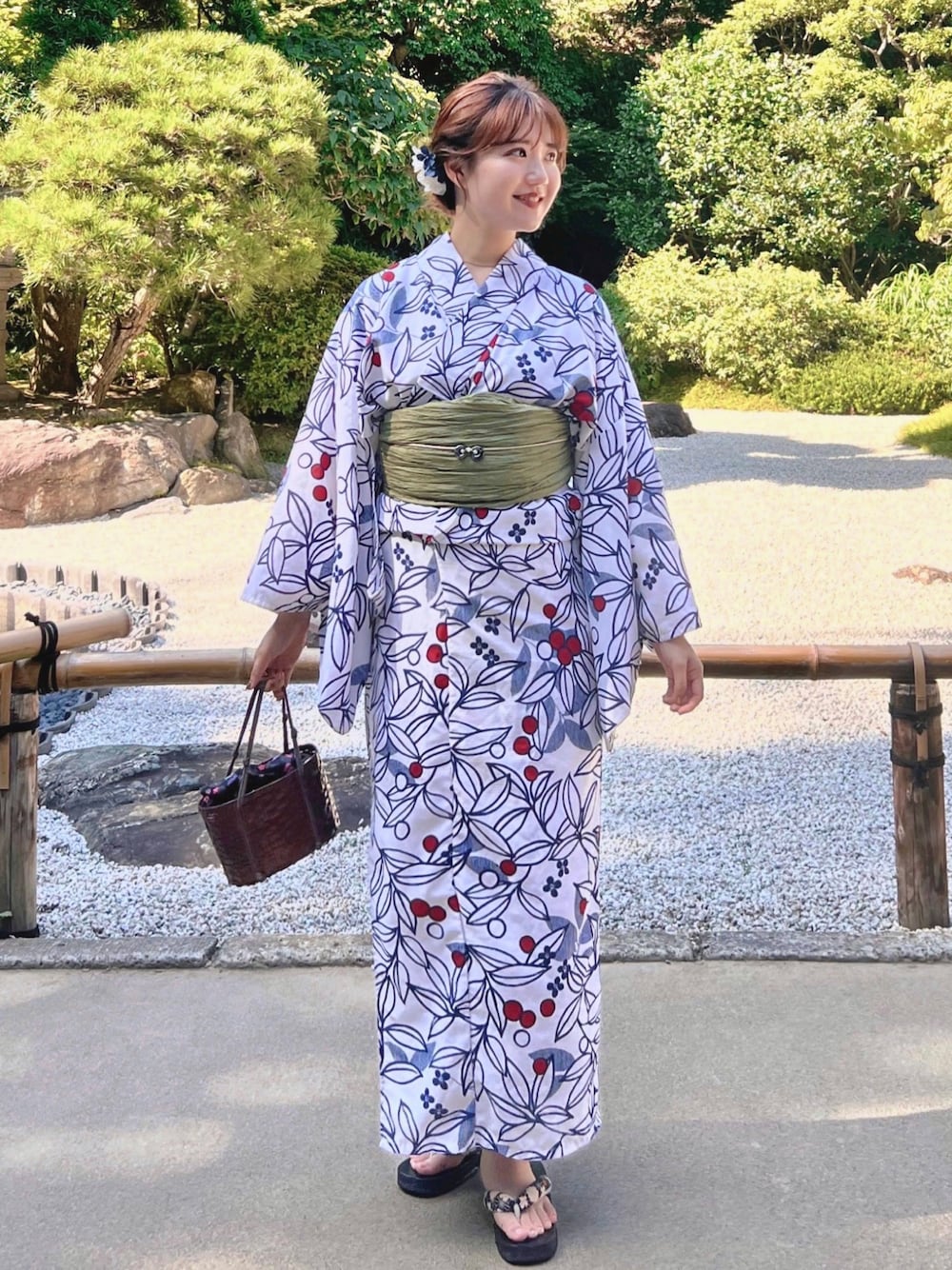「かごバッグ、浴衣、お出かけコーデ、夏コーデ、夏休み、夏祭り、大人コーデ、オトナカワイイ、骨格ストレート、淡色女子、お祭り、浴衣女子、浴衣コーデ、夏、アツいコーデ全部見せ」｜「vasaraのアイテム（浴衣、ホワイト系）」を使った、nanakaさん（骨格ストレート・レディース・155cm）の夏コーディネートの1枚目の写真