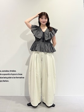「KBF（ケイビーエフ）のフロントホックチェックフリルブラウス（シャツ/ブラウス、ブラック系）」を使った、nanakaさん（レディース・155cm）の春コーディネート