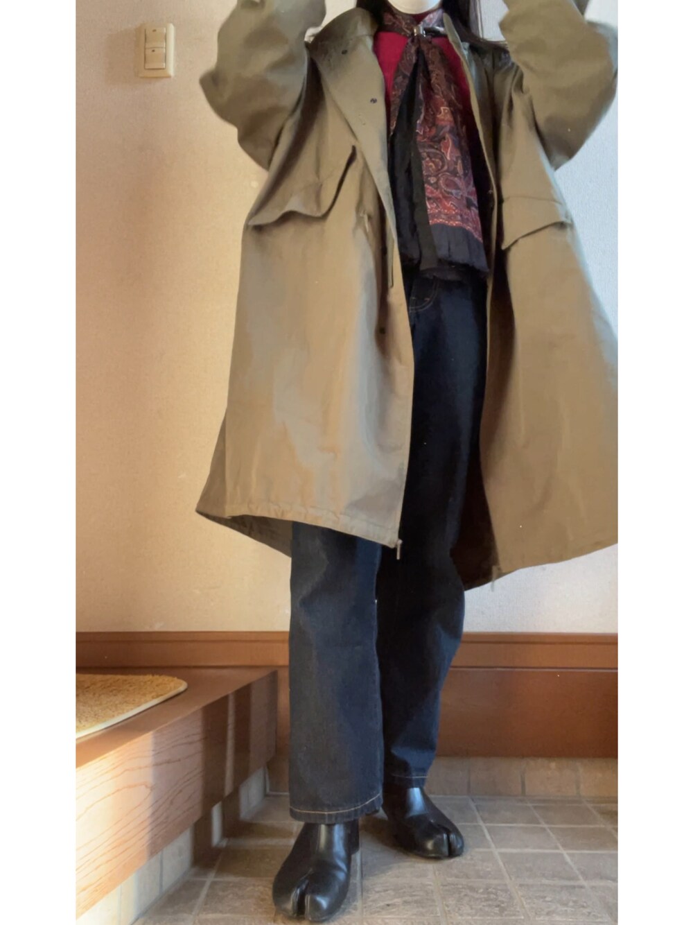「ニット、デニム、モッズコート、ピンク、M65、赤、スカーフ、タートルネック、リブニット、パンツスタイル、ootd、足袋ブーツ、おしゃれさんと繋がりたい、古着MIX、古着」｜「FREAK'S STOREのモッズコート（モッズコート、グリーン系）」を使った、üさん（レディース・163cm）の秋コーディネートの1枚目の写真