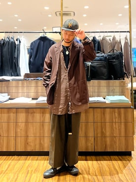 「NANO universe（ナノユニバース）のESTENEIGER シャツジャケット/接触冷感（テーラードジャケット、ブラウン系）」を使った、窪田 孝之さん（メンズ・170cm）の春コーディネート