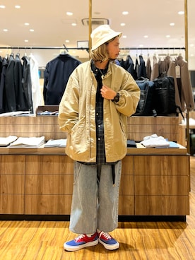 「Mighty Shine（マイティシャイン）のmko10881- LET IT RIDE BUCKET HAT バケットハット（ハット、ホワイト系）」を使った、窪田 孝之さん（メンズ・170cm）の春コーディネート