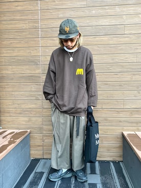 「NANO universe（ナノユニバース）の「大人のワイドパンツ」ドライギャバワイドイージースラックス（スラックス、グリーン系）」を使った、窪田 孝之さん（メンズ・170cm）の春コーディネート