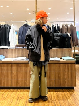 「ES.1（エスアイ）のES.1　Nylon Jacket（ナイロンジャケット、ブラック系）」を使った、窪田 孝之さん（メンズ・170cm）の春コーディネート