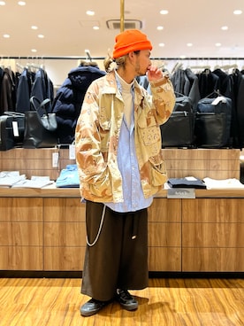 「NANO universe（ナノユニバース）のHOTEL PALACE(オテルパラス)ブラッシュドハウンドトゥースチェックミリタリーイージーパンツ（その他パンツ、ブラウン系）」を使った、窪田 孝之さん（メンズ・170cm）の冬コーディネート