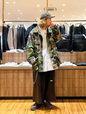 「NANO universe（ナノユニバース）のAnti Soaked(R)  汗染み防止 クルーネック ビッグシルエットTシャツ（Tシャツ/カットソー、ホワイト系）」を使った、窪田 孝之さん（メンズ・170cm）の春コーディネート