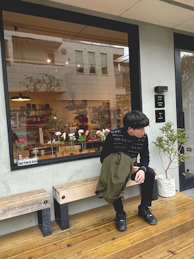 「JW Anderson（ジェイダブリューアンダーソン）のアイテム（ニット/セーター）」を使った、Akiyukiさん（メンズ・170cm）の春コーディネート