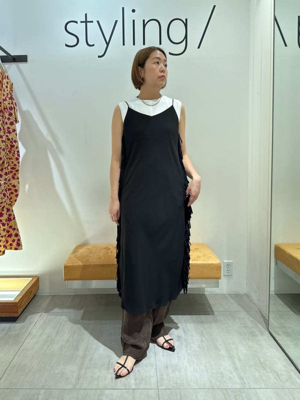 「パーティ、モノトーン、ワンピース、高身長、骨格ストレート」｜「styling/の【セットアップ対応】ワイドタックドローストリングパンツ（その他パンツ、ブラウン系）」を使った、styling/さん（レディース・167cm）の夏コーディネートの1枚目の写真