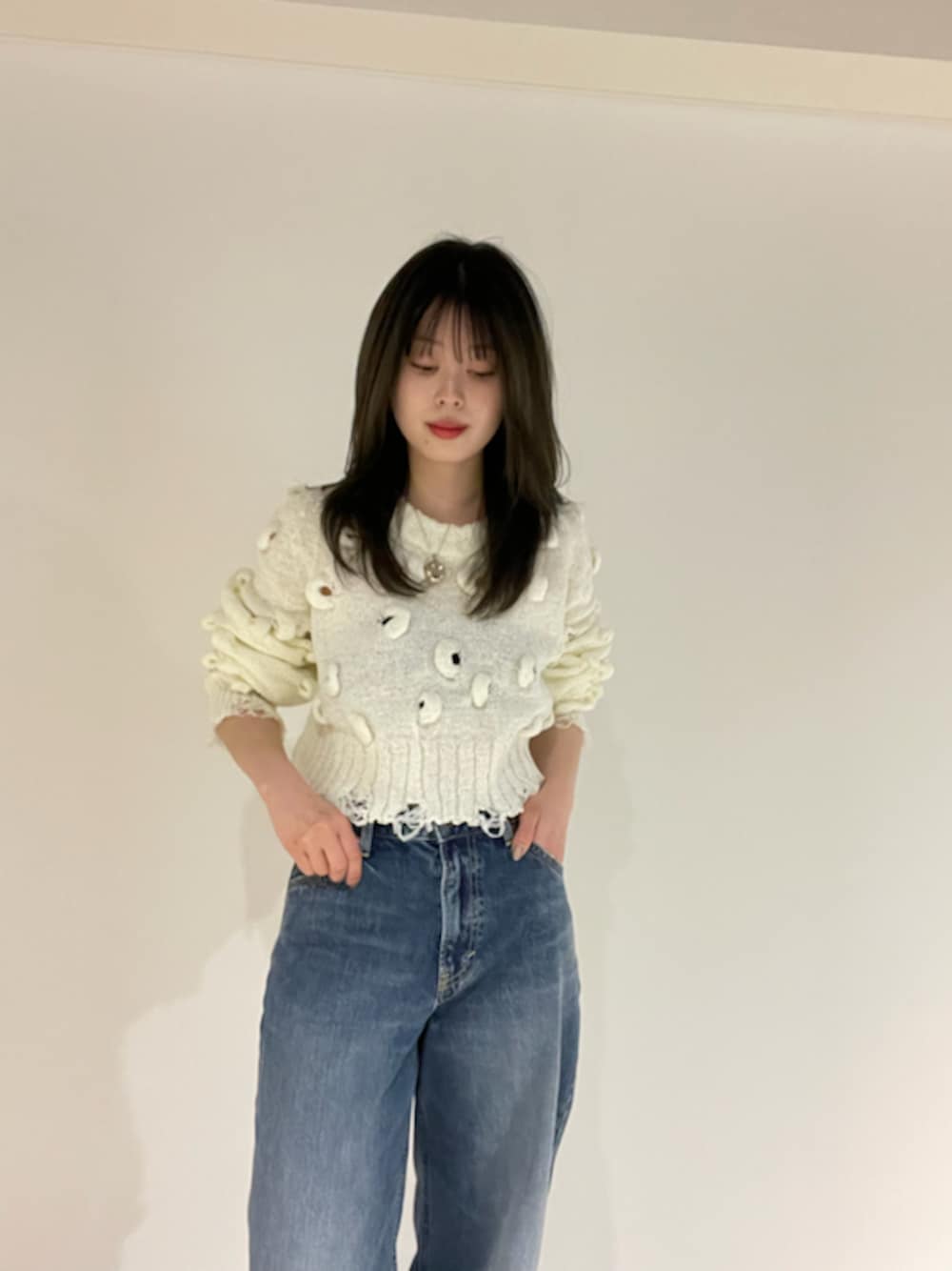 「パンツスタイル、スタイル美人、先取りコーデ、シンプル、セットアップ、きれいめカジュアル、コラボ、ベーシック、骨格ウェーブ」｜「styling/のポップコーン2WAYニット（ニット/セーター、ホワイト系）」を使った、styling/さん（レディース・161cm）の春コーディネートの1枚目の写真