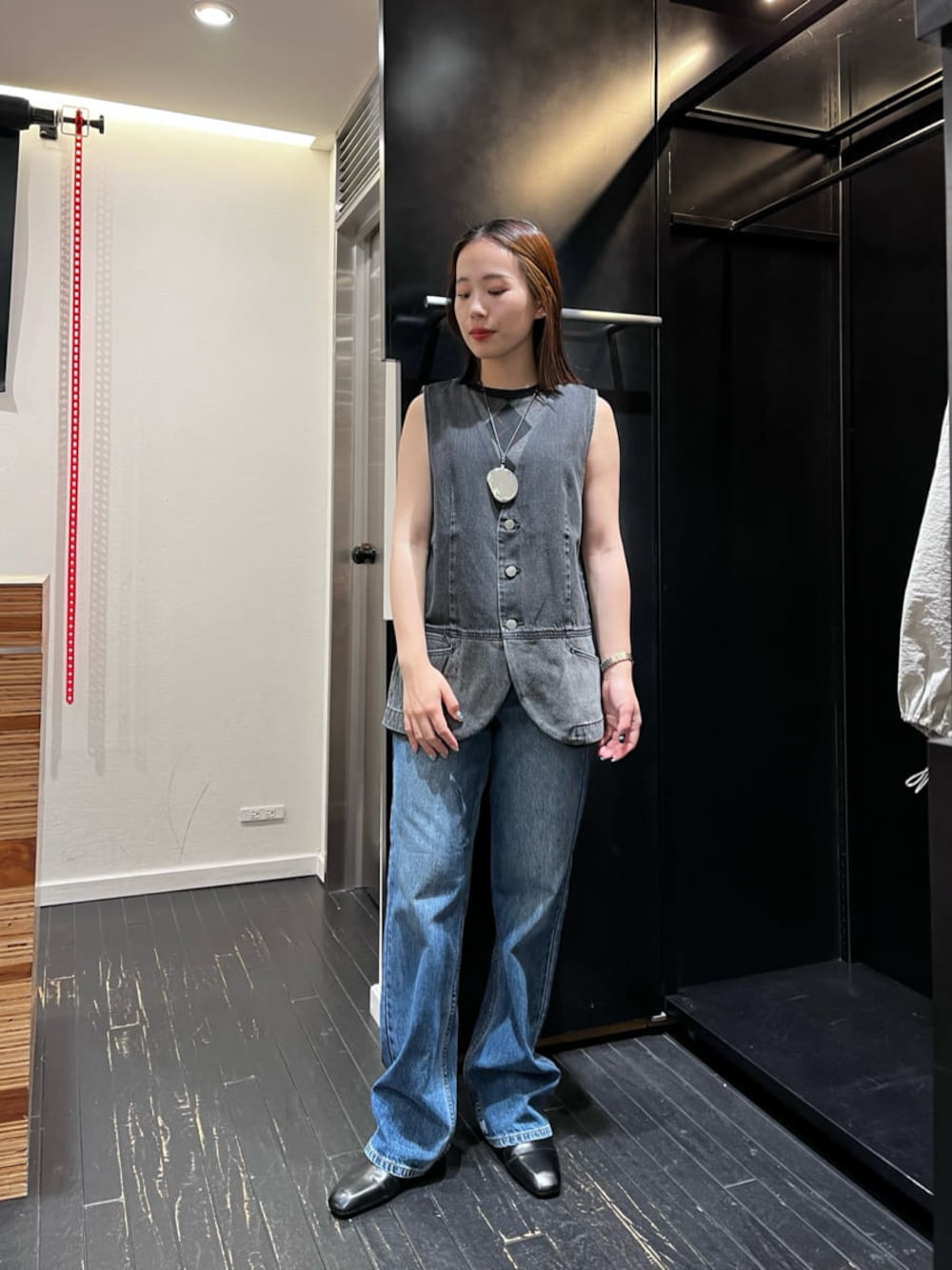 「ワントーン、パンツスタイル、シンプル、セットアップ、きれいめカジュアル、低身長」｜「styling/の【セットアップ対応】セミフレアデニムパンツ（デニムパンツ、ブルー系）」を使った、styling/さん（レディース・154cm）の夏コーディネートの1枚目の写真