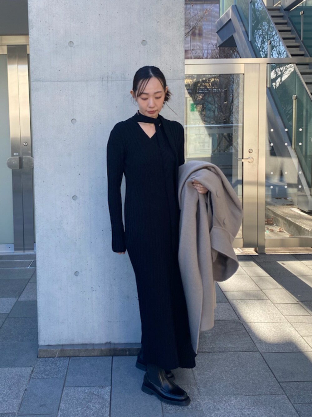 「オケージョン、パーティ、スタイル美人、ワンピース、高身長、骨格ストレート、アウター」｜「styling/の2WAYリブニットワンピース（ワンピース、ブラック系）」を使った、styling/さん（レディース・165cm）の冬コーディネートの1枚目の写真