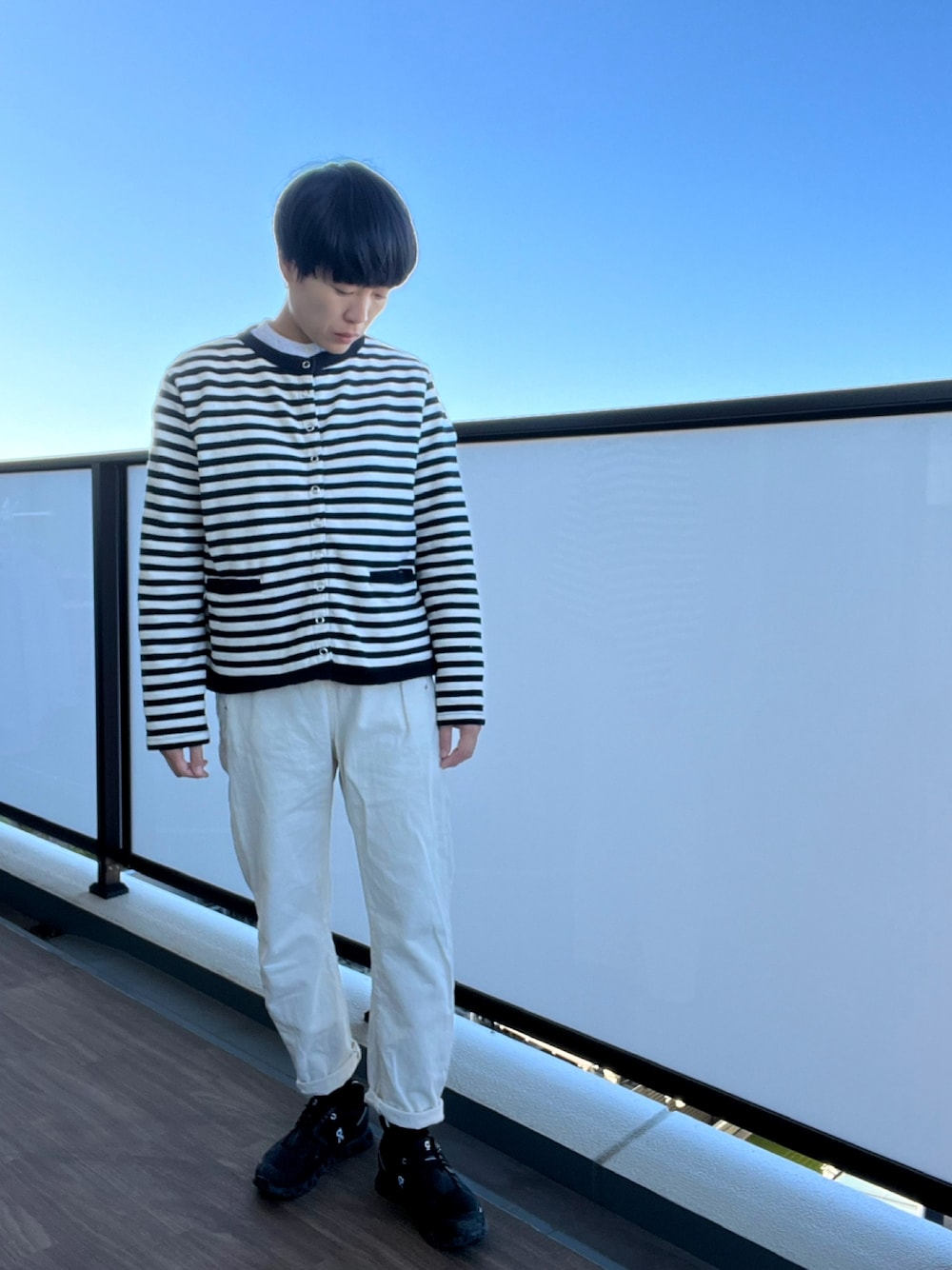 「冬のコーデ、秋冬、大人かわいい、シンプルコーデ、お出かけコーデ、シンプル、大人ファッション、カジュアルコーデ、オトナカジュアル、大人コーデ」｜「B.C STOCKのアイテム（カーディガン/ボレロ、ブラック系）」を使った、おなさん（レディース・158cm）の冬コーディネートの1枚目の写真