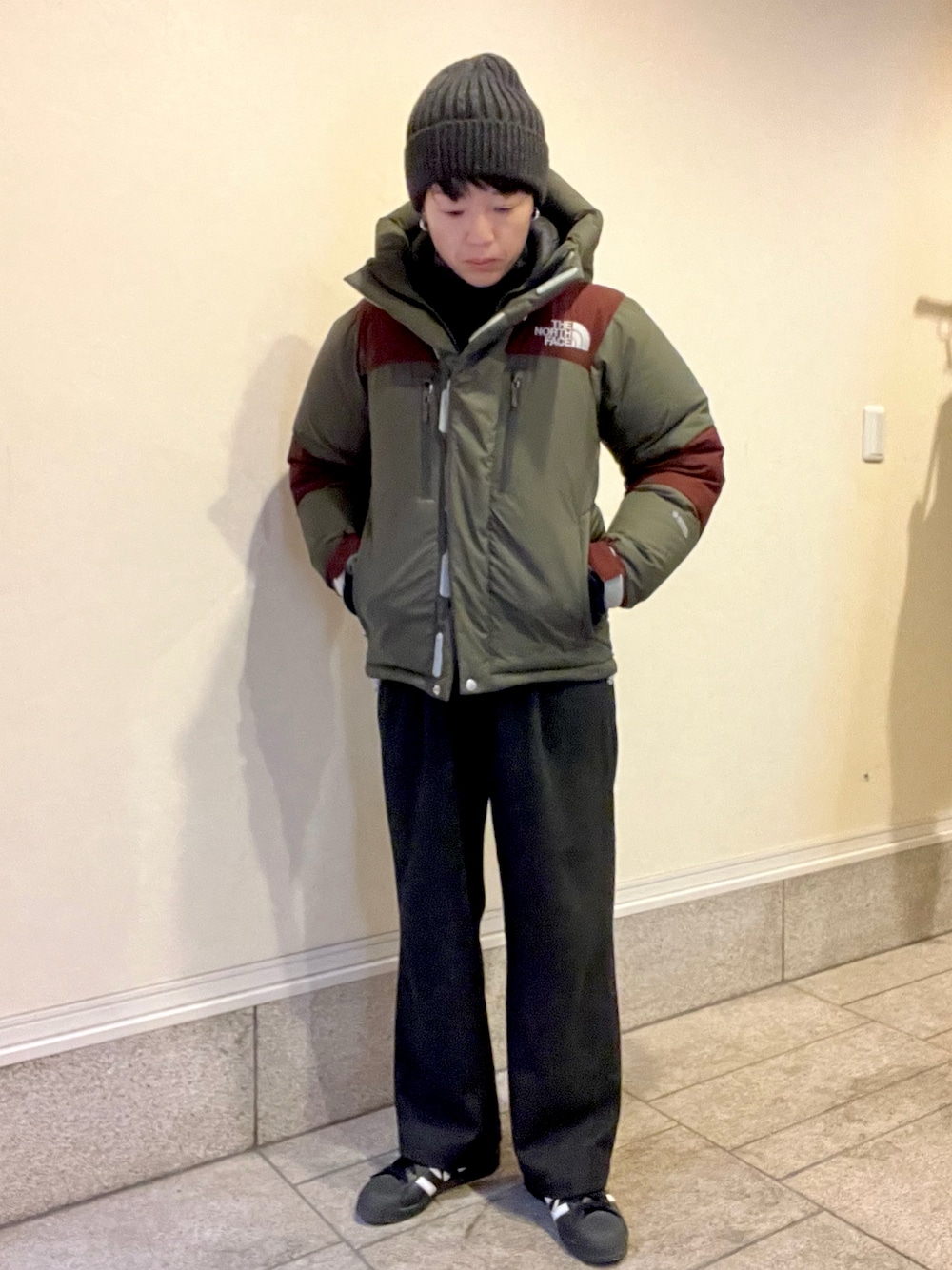 「真冬のあったかスタイル、大人可愛い、シンプルコーデ、カジュアルスタイル、オトナカジュアル、オトナ女子、ノースフェイス、パンツスタイル、着回しコーデ、ダウンジャケット、休日スタイル、ユニクロ、ニット帽、タートルネック」｜「UNIQLOのアイテム（ニットキャップ/ビーニー、グレー系）」を使った、おなさん（レディース・158cm）の冬コーディネートの1枚目の写真