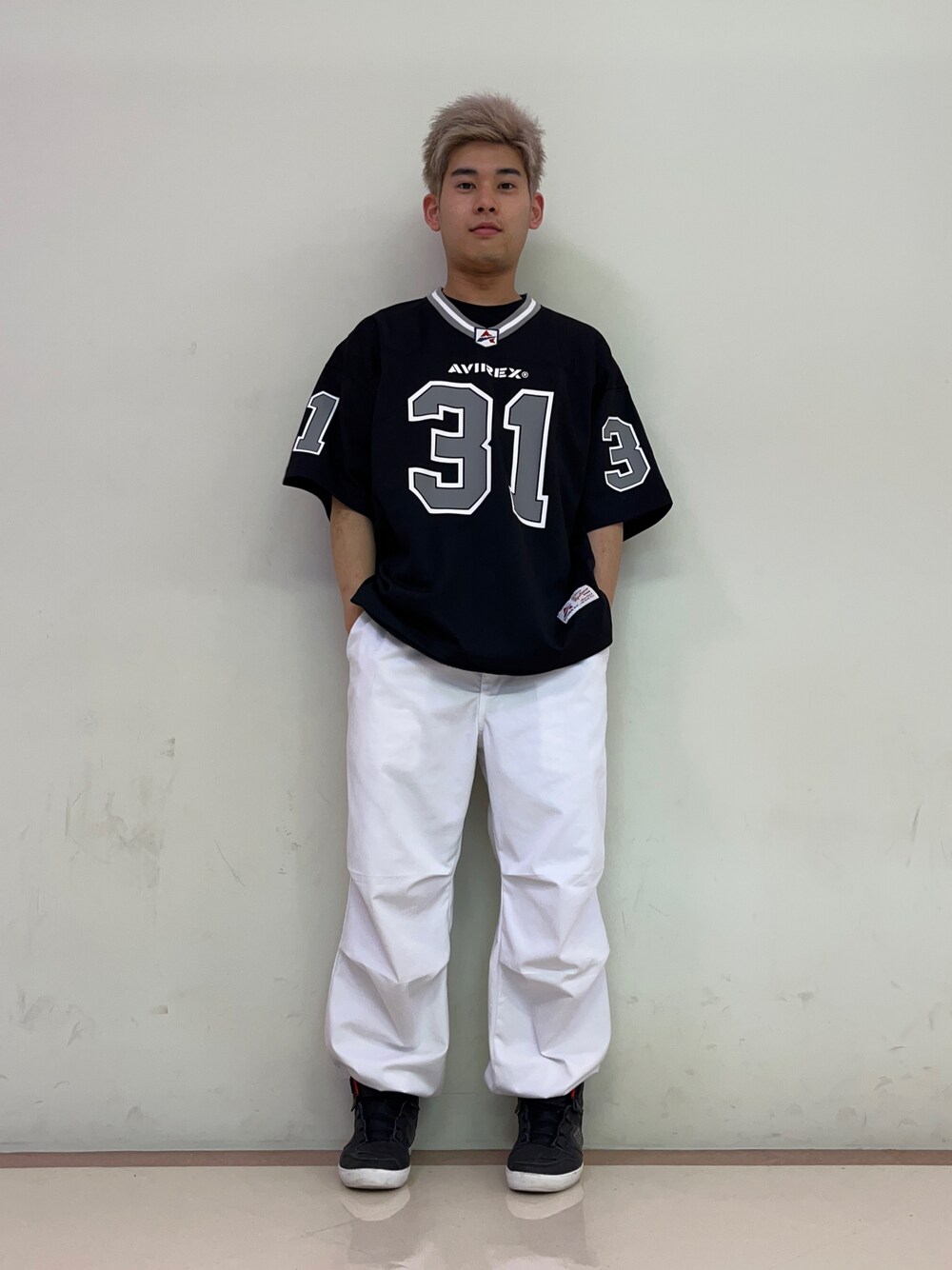 「おしゃれさんと繋がりたい、ファッションの力を信じよう、AVIREX、avirex横浜、AVIREX横浜、スポーティー、スポーツミックス、ストリートコーデ、ストリート、コムドット、大学生コーデ、大学生」｜「AVIREXのMESH FOOTBALL GAME T-SHIRT / メッシュ フットボール ゲーム Tシャツ / AVIREX / アヴィレックス（Tシャツ/カットソー、ブラック系）」を使った、Mahiroさん（メンズ・170cm）の夏コーディネートの1枚目の写真