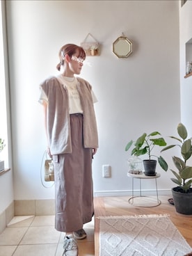 「カーゴスカート」｜「アイテム（ベスト、グレー系）」を使った、accosさん（レディース・153cm）の秋コーディネート
