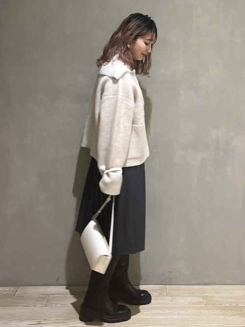 ADAM ET ROPE' 心斎橋PARCOmarin.さんのブーツ「【晴雨兼用】ウォータープルーフトラックソールロングブーツ(ADAM ET ROPE'|アダムエロペ)」を使ったコーディネート