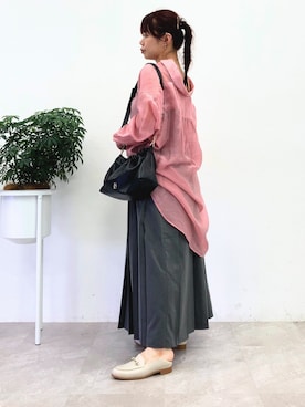 「HIMIKO（ヒミコ）のアイテム（ローファー）」を使った、卑弥呼　本社スタッフEさん（レディース・154cm）の夏コーディネート