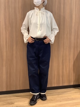 「TOKYO SHIRTS（トウキョウシャツ）の【吸水速乾】【COFREX】 フリルリボン ブラウス 長袖 レディースデザインシャツ（シャツ/ブラウス、ホワイト系）」を使った、BRICK HOUSE シャツ工房 浜松メイワン店さん（メンズ・182cm）の夏コーディネート