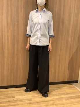 「サックスブルー」｜「アイテム（その他シューズ）」を使った、BRICK HOUSE シャツ工房 浜松メイワン店さん（レディース・162cm）の春コーディネート