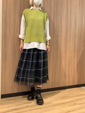 「白シャツ×ニット」｜BRICK HOUSE シャツ工房 浜松メイワン店さん（レディース・162cm）の春コーディネート