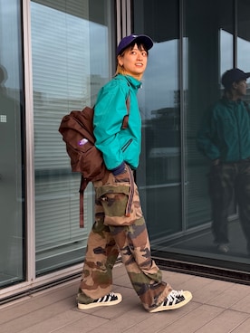 「NEW ERA（ニューエラ）の【別注】NEW ERA / MLB 920（キャップ、パープル系）」を使った、Heg.さん（レディース・159cm）の春コーディネート