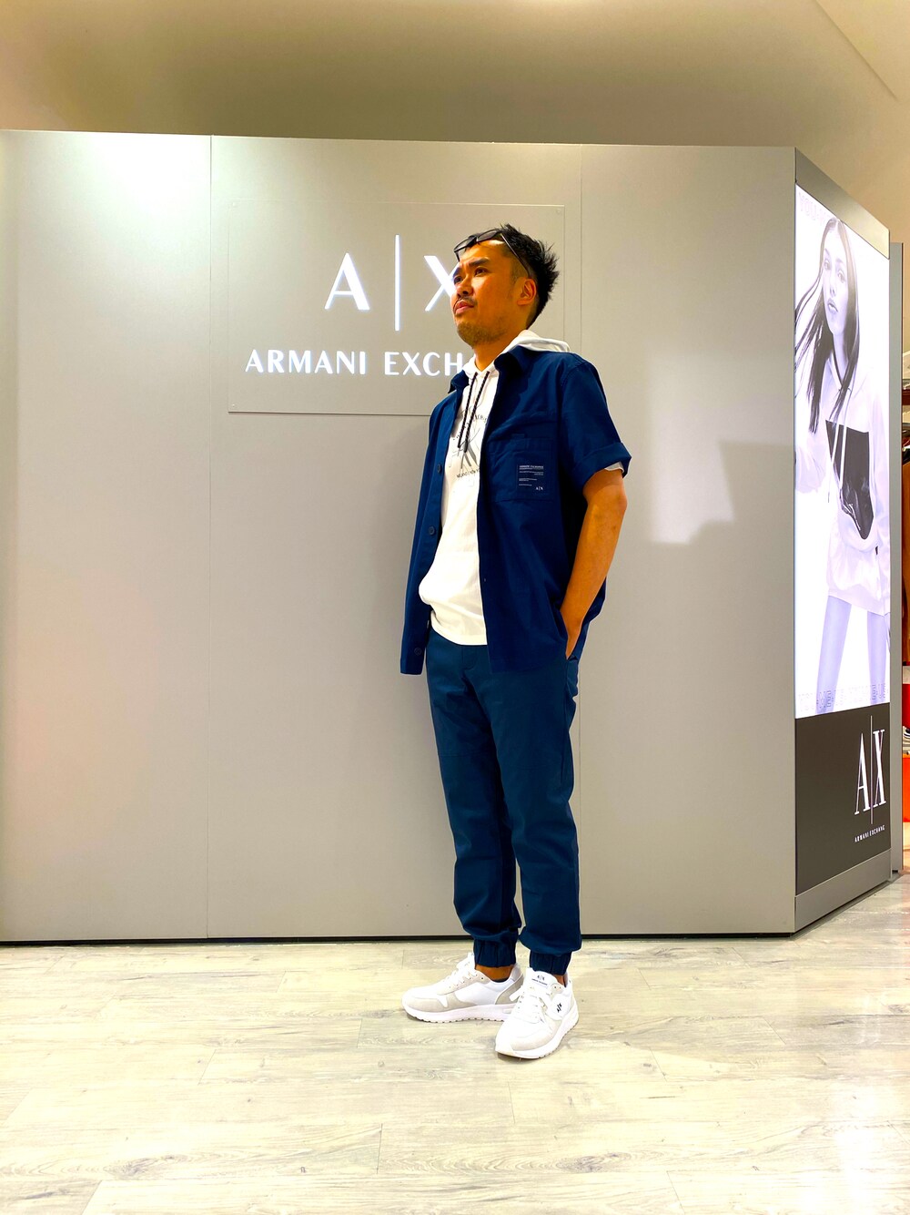 「アルマーニエクスチェンジ、AXchanger、AXchange、オトナカジュアル、大人コーデ、40代ファッション、白Tシャツ、フェススタイル、目指せイケオジ、夏服」｜「ARMANI EXCHANGEの【A|X アルマーニ エクスチェンジ】ラウンドジップポケット付き　半袖シャツ/LOOSE（シャツ/ブラウス、ブルー系）」を使った、TAKANOさん（メンズ・175cm）の夏コーディネートの1枚目の写真