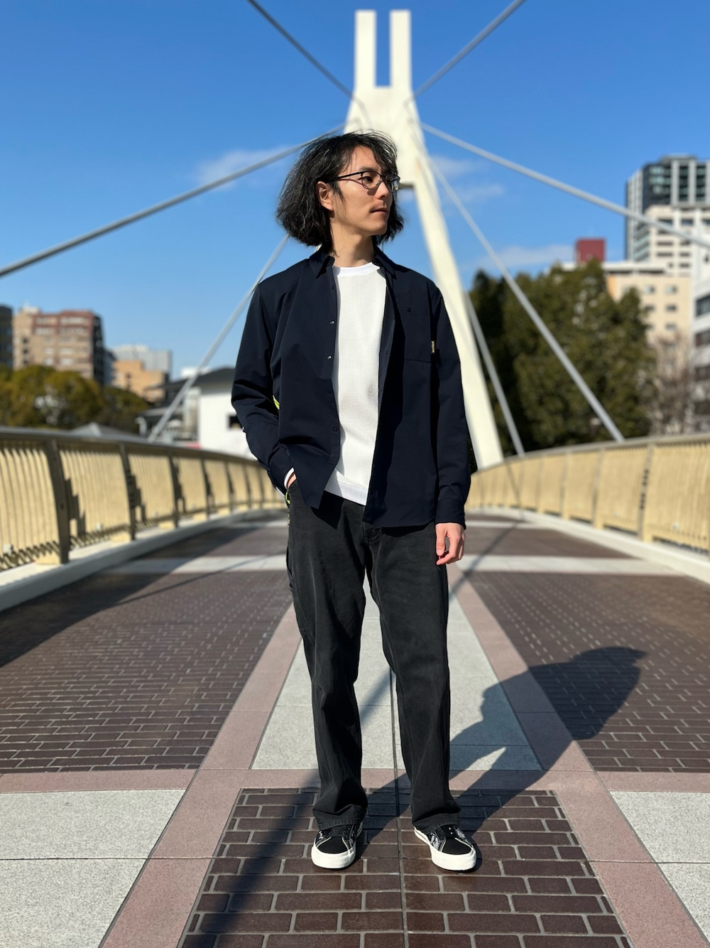 「スウェット、シャツ、ネイビー、シャツスタイル、シャツコーデ、リフレクター、narifuri」｜「narifuriのUPR ベンチレーションシャツ（シャツ/ブラウス、ブルー系）」を使った、Da-yaさん（メンズ・176cm）の冬コーディネートの1枚目の写真