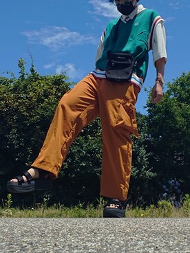 「アイテム（カーゴパンツ、イエロー系）」を使った、itinaさん（メンズ・175cm）の夏コーディネート