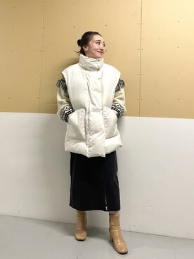 「オフホワイト」｜「アイテム（ダウンジャケット/コート）」を使った、MIKOさん（レディース・155cm）の秋コーディネート