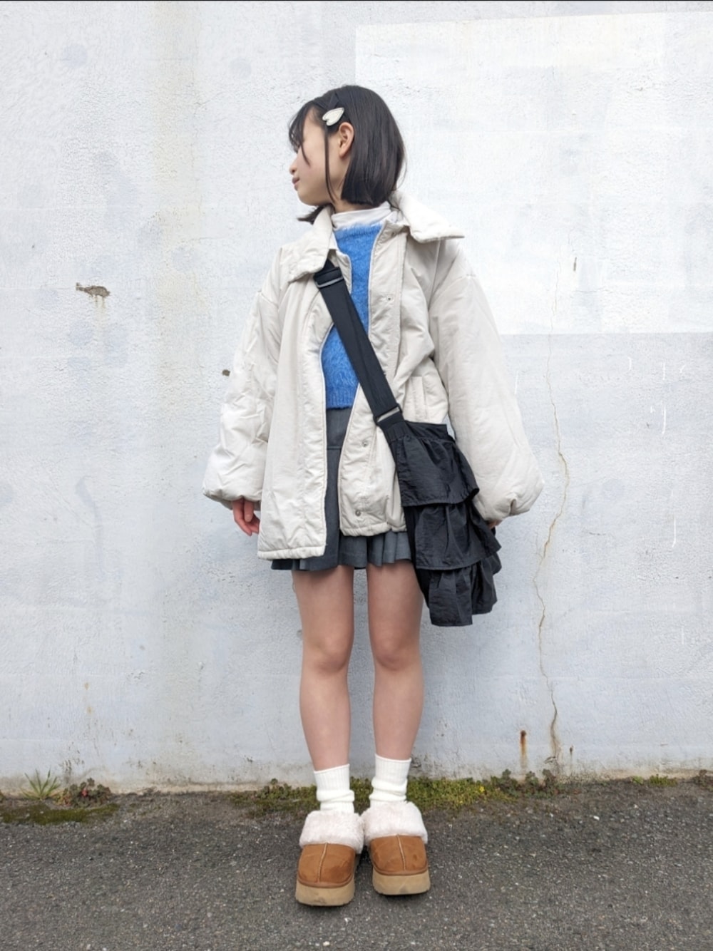 「休日スタイル、春服みてみて、春のおしゃ見えテクニック、カジュアルコーデ、シンプルコーデ、デートコーデ、スリッポン、レイヤードスタイル、ニット、春アウター、春コーデ、プチプラ、パステルカラー、お出かけコーデ、ショルダーバッグ」｜「CIAOPANIC TYPYのアイテム（スリッポン、ベージュ系）」を使った、こよいのコーディネートさん（キッズ・149cm）の春コーディネートの1枚目の写真