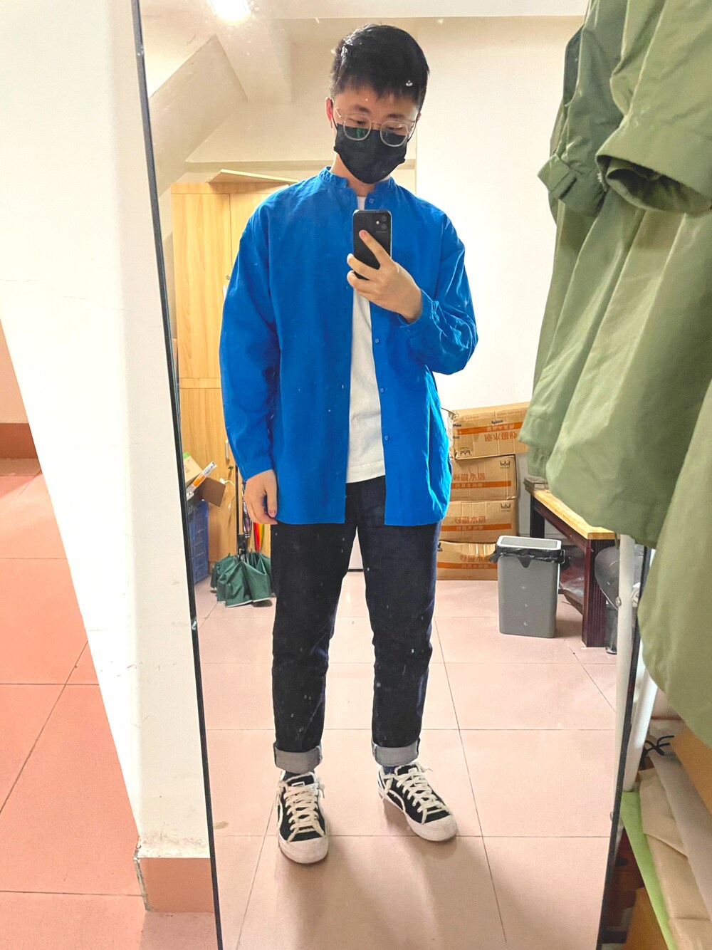 「PUMAのアイテム（スニーカー、ブラック系）」を使った、Shane Pipiさん（メンズ・170cm）の秋コーディネートの1枚目の写真