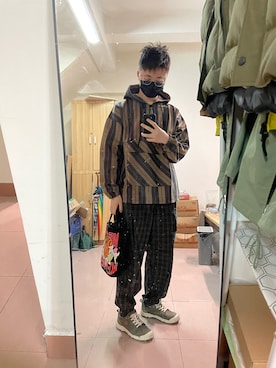 「アイテム（その他トップス）」を使った、Shane Pipiさん（メンズ・170cm・20代）の冬コーディネート