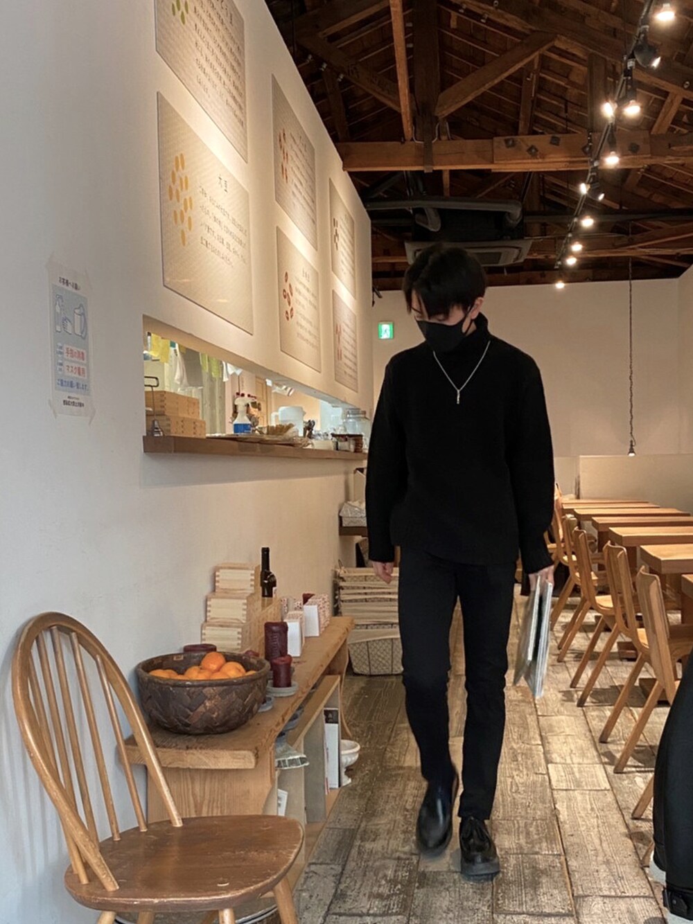 「ブラックコーデ」｜「GUのアイテム（ニット/セーター、ブラック系）」を使った、Miyaさん（メンズ・168cm）の夏コーディネートの1枚目の写真